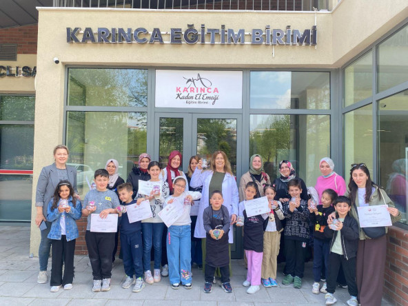 KARINCA El Emeği Eğitim Birimi'nden Fındıkzade'de Anne ve Çocuklarımız İçin Keyifli Kar Küresi Atölyesi