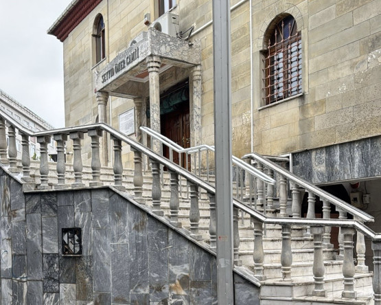 Fatih'te İbadethane Çevrelerinde 7/24 Temizlik ve Hijyen Seferberliği