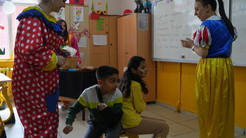 Halkla İlişkiler Ofisimizin Süperbüs'ü, Katip Çelebi İlkokulu'nda Miniklerimizle Buluşuyor!