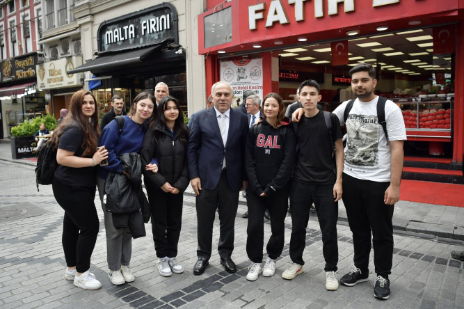 Başkan Turan, Malta Çarşısı'nda Fatihli Esnaf ve Vatandaşlarımızla Buluştu