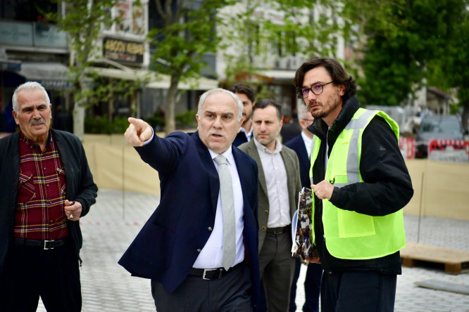 Başkan Turan, Fatih'in Yeni Yaşam Alanı Topkapı Kaleiçi Meydanı'nda Devam Eden Çalışmaları İnceledi