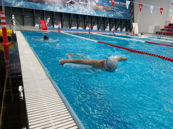 Spor Kulübümüzün Eğitimleri Devam Ediyor: Fatih'in Minik Yüzücüleri, Ulusal Gelişim Ligi'nde Yarışacak