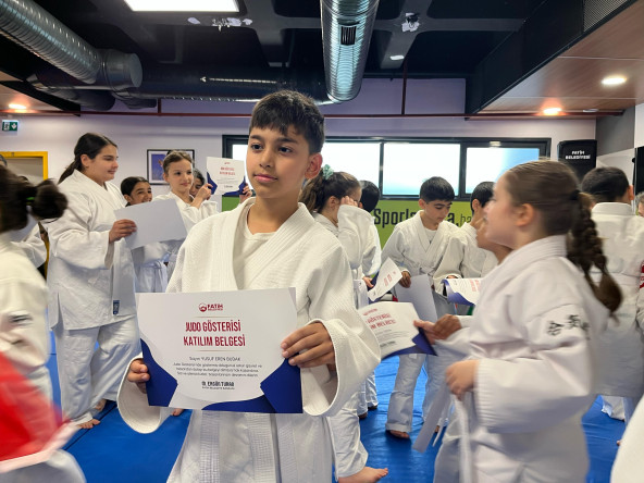 Başarıyı Minderde Paylaştılar: Ayvansaray Spor Merkezi'nde Miniklerimizin Judo Gösterisi Heyecanı