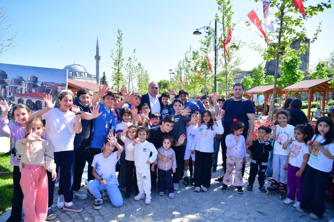 Başkan Turan, Karasurları Millet Bahçemizde Hemşehrileriyle Buluştu