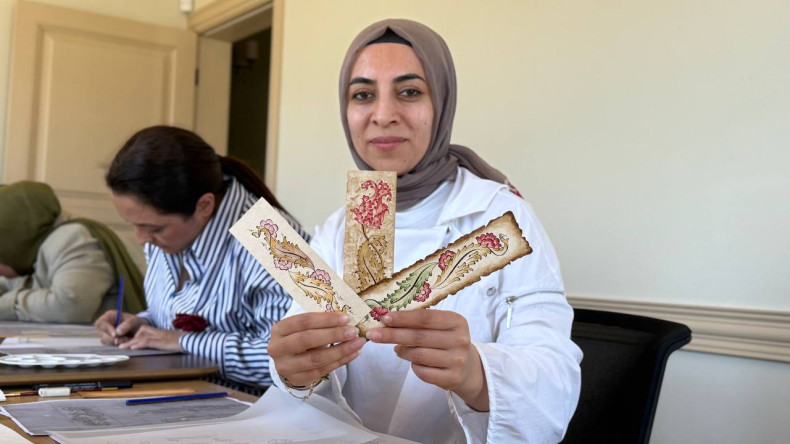 Bâlâ Külliyesi Muvakkithânesi'nde Miras Fatih ile Tezhip Sanatı: Sazyolu Motifli Ayraç Tasarımı