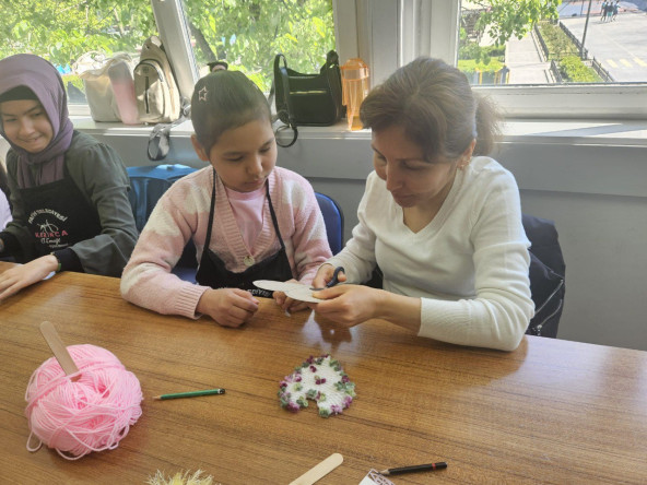 KARINCA El Emeği Eğitim Birimi ile Kültürün İlmeği Ailede Atılıyor: Yavuz Selim'de Anne-Çocuk Dokuma Buluşması