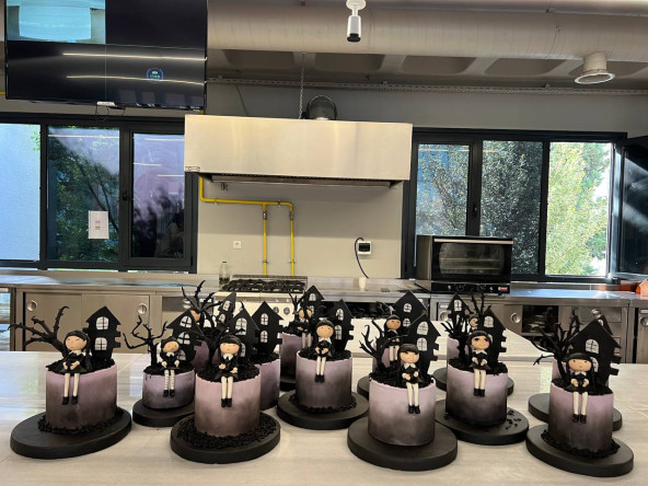 KARINCA El Emeği Eğitim Birimimizden GastroSanat'a Tatlı Bir Yolculuk: Yaş Pasta Master Class Eğitimiyle Buluşma