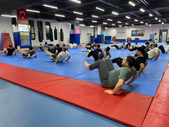 Fatih Belediyesi'nden Vatandaşlarımıza Neslişah Sultan Spor Merkezi'nde Crunch Etkinliği