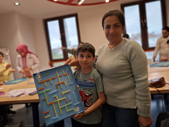 Bilimle Geçen Anneler Günü: Bilim Fatih'te Labirent Oyunu Tasarımı