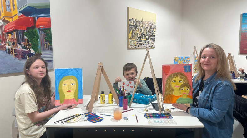 Portrelerle Anlatılan Sevgi: Kadırga Sanat Galerileri'nde Anneler Günü'ne Özel Bir Sanat Buluşması