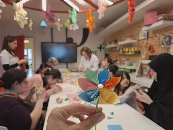 Origamiyle Anlatılan Sevgi: Bilim Fatih'te Anneler Günü'ne Matematiksel Bir Dokunuş