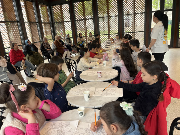 Tarihî Yedikule Hisarı'nda Van Gogh'un Ayçiçekleri Çocuklarımızın Yorumlarıyla Canlandı