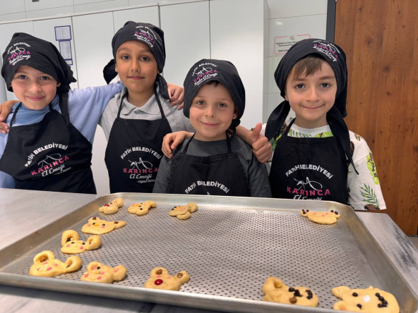 Minik Eller Kurabiye Atölyesi'nde: Genç KARINCA Projesiyle Cevrikalfa İlkokulu Öğrencilerimiz Silivrikapı'da Buluştu