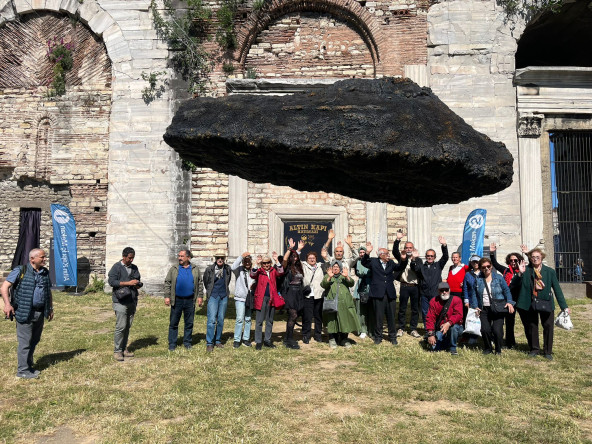 Yeditepe'den Sanata Açılan Kapı: 3. Uluslararası Yeditepe Bienali'nin Anlamı, Yönü ve Hedefi Küratörleriyle Yedikule Hisarı'nda Konuşuldu