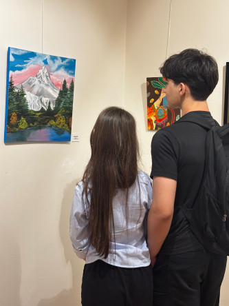 Vefa Lisesi Öğrencilerimizden Genç Salon'da Sanata İlk Yolculuk: Kadırga Sanat Galerileri'nde Aidiyetin ve İfadenin Renkleri Bu Sergide Buluşuyor