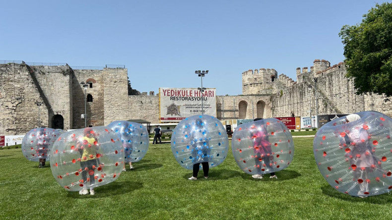 Yedikule Hisarı'nda Balon Futbolu Heyecanı: Spor ve Eğlence Buluşması