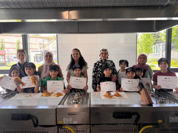 Silivrikapı'da KARINCA El Emeği Eğitim Birimimiz ile Anneler ve Çocuklarımız İçin “Ahtapot Poğaça” Keyfi