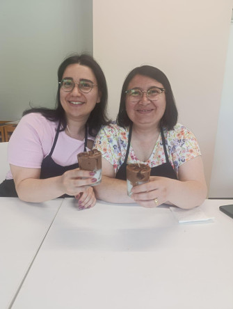 KARINCA El Emeği Eğitim Birimi'nden Fındıkzade'de Sıcacık Bir Buluşma: Kahve Temalı Mum Etkinliği