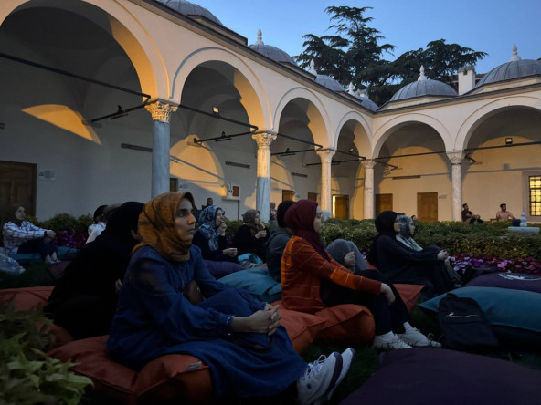 Medrese Davutpaşa'da Perde Açıldı: “Avluda Sinema” Günleri Başladı