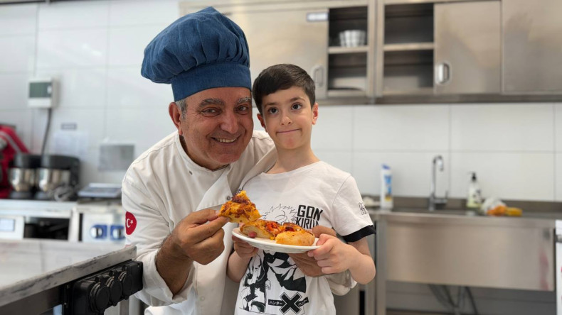 Başkan Turan, Babalar Günü'nde Silivrikapı KARINCA El Emeği Eğitim Birimimizdeki Pizza Atölyesinde Miniklerimiz ve Babalarıyla Buluştu