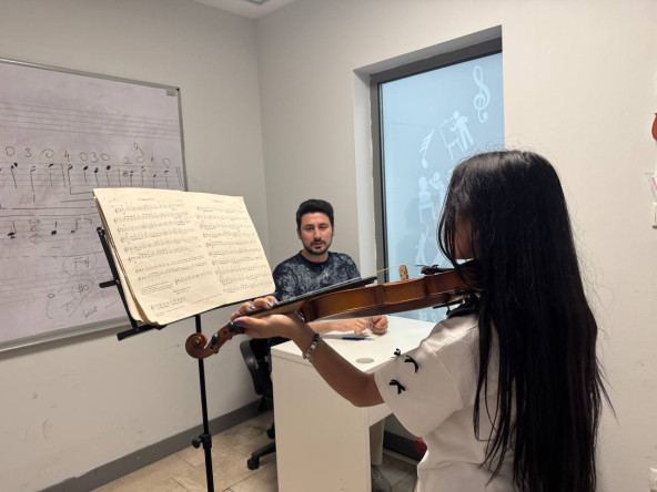 Gençlerimizin Müzik Yolculuğu Başladı: Fatih Sanat Akademisi'nde Kur Atlama Sınavı Heyecanı