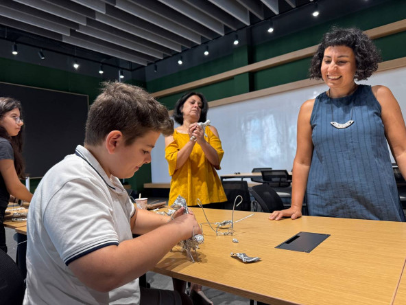Neslişah Sultan Fikir Atölyesi'nde Tel Malzeme Üzerinden Üç Boyutlu Sanat Eğitimi: Vatandaşlarımız Hayal Güçlerini Heykel Formunda İfade Etti