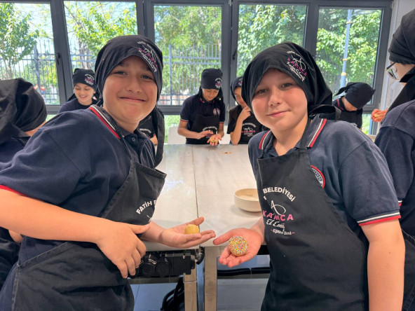 Minik Eller Kurabiye Atölyesi'nde: Genç KARINCA Projesiyle Büyük Reşitpaşa İlkokulu Öğrencilerimiz Silivrikapı'da Buluştu