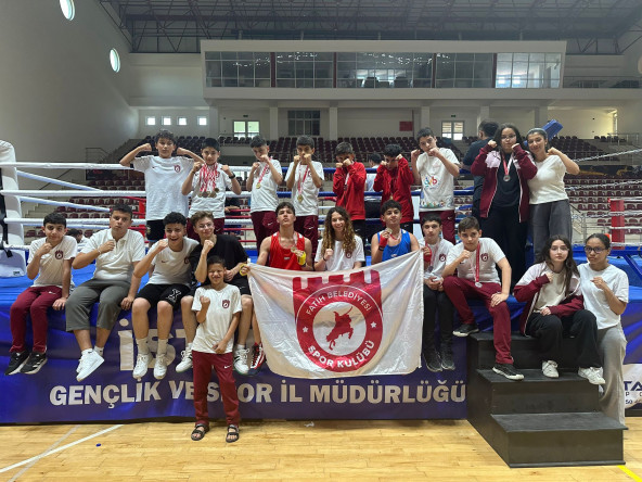 Geleceğin Şampiyonları Fatih'te: Spor Kulübümüzün Minik Boksörlerinden 12 Altın, 6 Gümüş Madalyalık Başarı