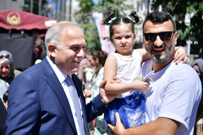 Başkan Turan, KARINCA El Emeği Sanat Çarşısı'nı Ziyaret Ederek Hemşehrileriyle Buluştu