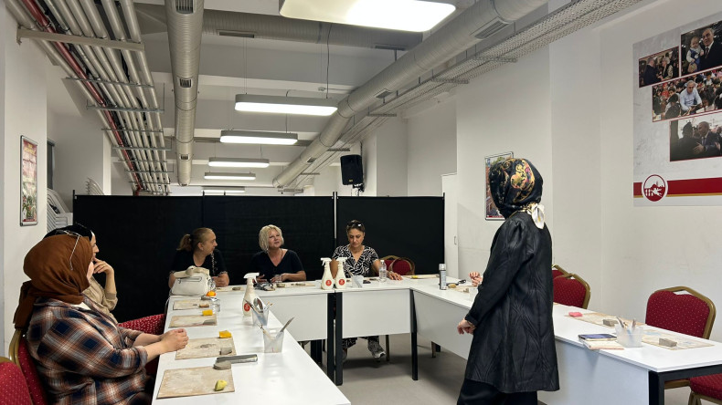 Fındıkzade Çukurbostan Yaşam Merkezi'nde Seramikle Stres Yönetimi: Kadın ve Aile Birimimizden NoMonoton Çalışması