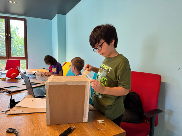 Bilim Fatih ile Geleceğe Bağlanan Gençler: Nesnelerin İnterneti Eğitimimiz Başladı