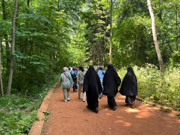 Vatandaşlarımız, Kadın ve Aile Birimimizin Belgrad Ormanı'ndaki Trekking Etkinliğiyle Doğayla Buluştu