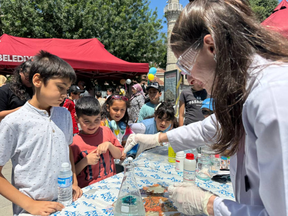Bilim Fatih Karne Şenliği, Başkan Turan'ın Katılımı ve Gençlerimizin Neşesiyle Renkli Görüntülere Sahne Oldu