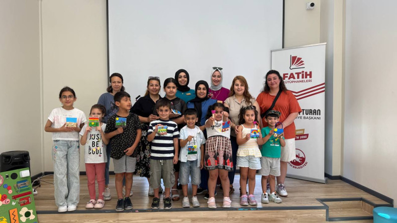 Silivrikapı Çocuk Kütüphanemizde Sanatla Buluşan Geri Dönüşüm: Anneler ve Çocuklarımız Hayallerini Tuvale Taşıdı