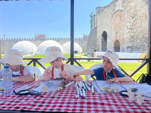 Minik Kaşifler Yedikule Hisarı'ndaki Arkeoloji Atölyesi'nde Buluşuyor