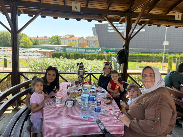 Yedikule Bahçe'de Piknik Keyfi Devam Ediyor