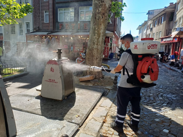 Fatih'in Açık Alanlarında Halk Sağlığını Önceleyen İlaçlama Çalışmalarımız Devam Ediyor