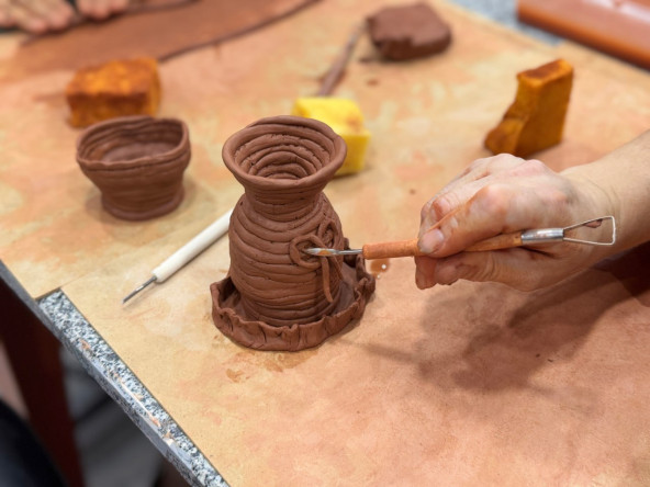 Kilin Hikâyesine Ortak Oldular: Fatih Sanat Akademisi'nde Sessizlik ve Formun Seramiğe Dönüştüğü Yolculuk