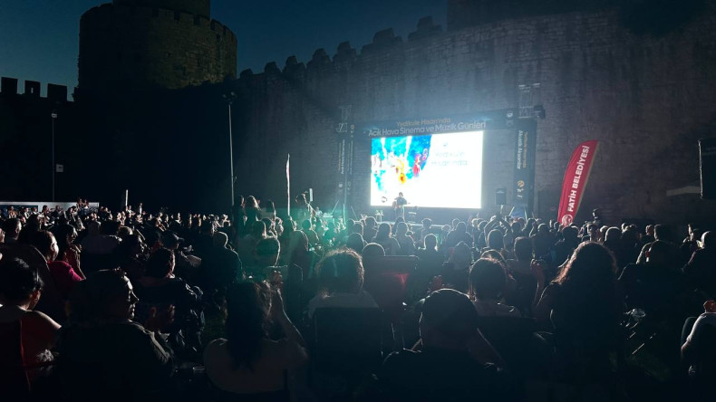 Tarihin Kalbinde Bir Yaz Geleneği: Efsaneleriyle Ünlü Yedikule Hisarı'nda Akustik Akşamlar Devam Ediyor