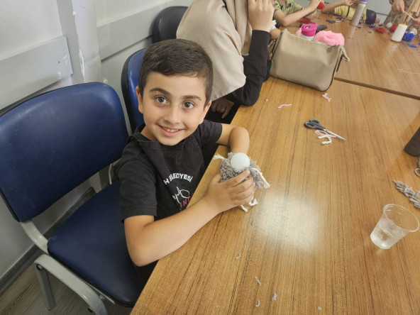 KARINCA El Emeği Eğitim Birimimiz ile Ponponların Ardındaki Emek: Yavuz Selim'de Anneler ve Çocuklarımız Ortak Bir Üretimde Buluştu