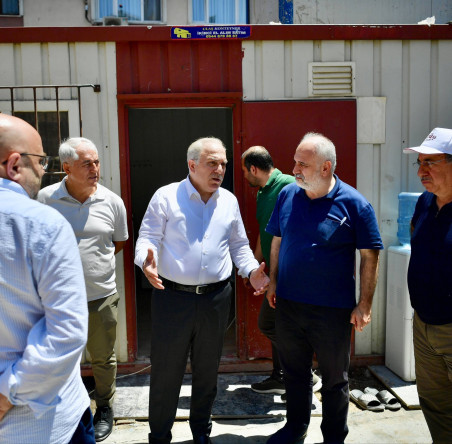 Başkan Turan, Değerli Akademisyenlerimiz ile Yeniçeşme Medresesi'nde Devam Eden İhya Çalışmalarımızı İnceledi