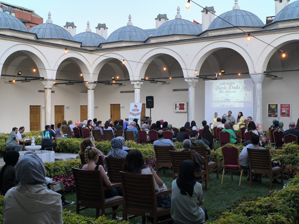 Medrese Davutpaşa, Şiir Gecesi'nde Vatandaşlarımızı Ağırlıyor