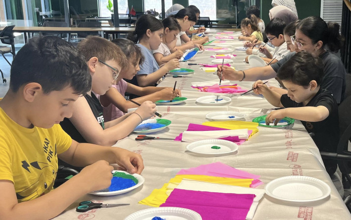 Monet'nin Su Zambaklarında Sanatla Buluşma: Neslişah Sultan Fikir Atölyesi'nde Miniklerimizle Renkli Bir Yolculuk