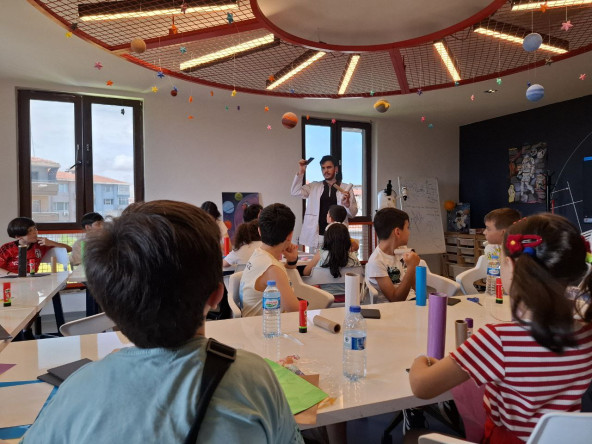 Fatih'te Uzaya Açılan Kapı: Bilim Fatih'te Çocuklarımız Kendi Uzay İstasyonlarını Kurdu