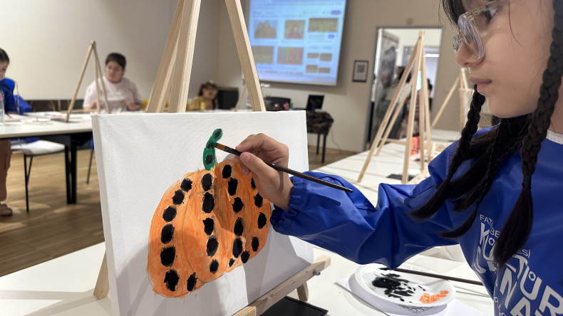 Kusama'nın İzinde, Rengarenk Bir Evren: Kadırga Sanat Galerileri'nde Çocuklarımızla “Benekli Evren” Buluşması