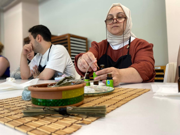 KARINCA El Emeği Eğitim Birimi ile Sağlıklı Yaşam: Fındıkzade'de Aromaterapi Eğitimi