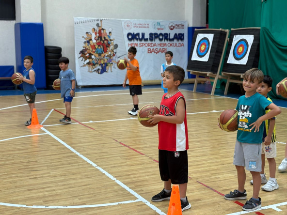 Fatih Belediyesi'nden Geleceğin Basketbol Yıldızlarına Destek
