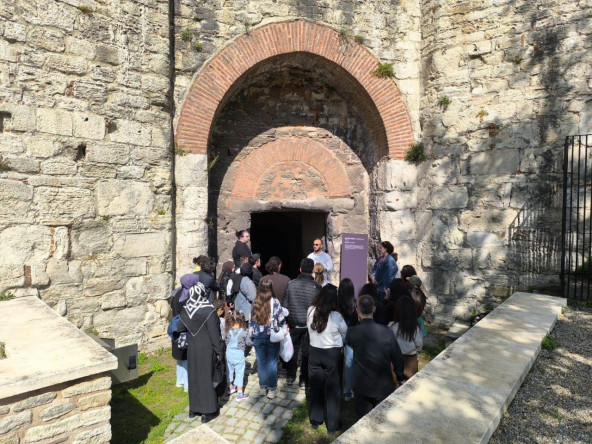 Efsaneleriyle Ünlü Yedikule Hisarı'nda Rehberli Gündüz Turları Devam Ediyor