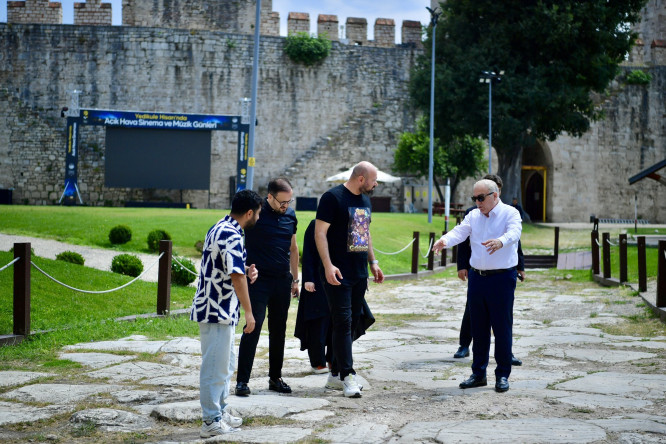 Başkan Turan, TRT Çocuk Ekranlarının Sevilen Yapımı Rafadan Tayfa'nın Yapımcısı ve Yönetmeni İsmail Fidan'ı Yedikule Hisarı'nda Ağırladı
