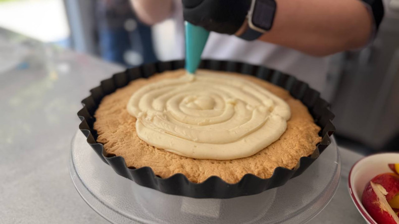 KARINCA El Emeği Eğitim Birimi'nden Pastacılık Eğitimleri: Silivrikapı'da Meyveli Tart Ustaları Yetişiyor